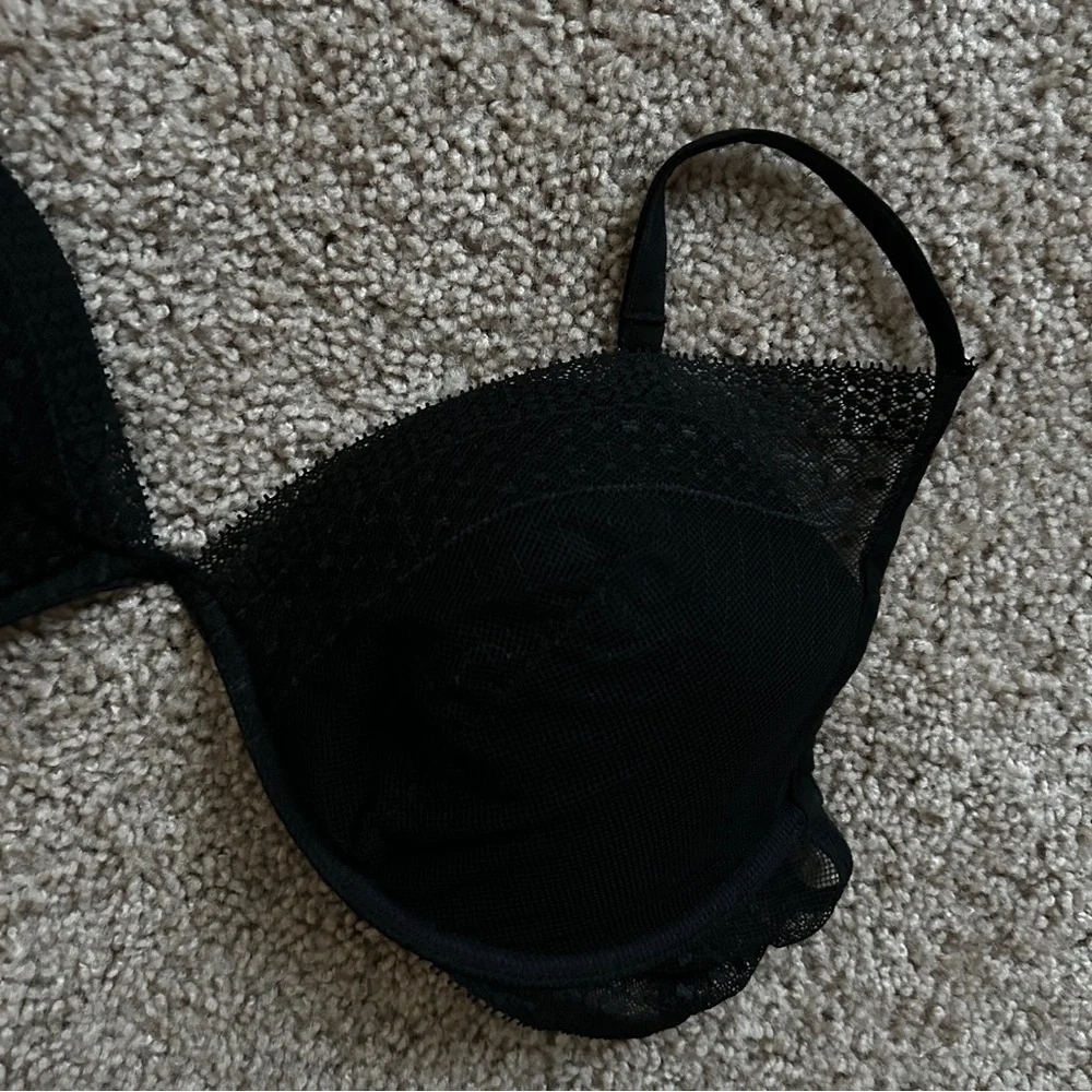 Victoria's Secret Black Lace Plunge Underwired Bra Size 34DD